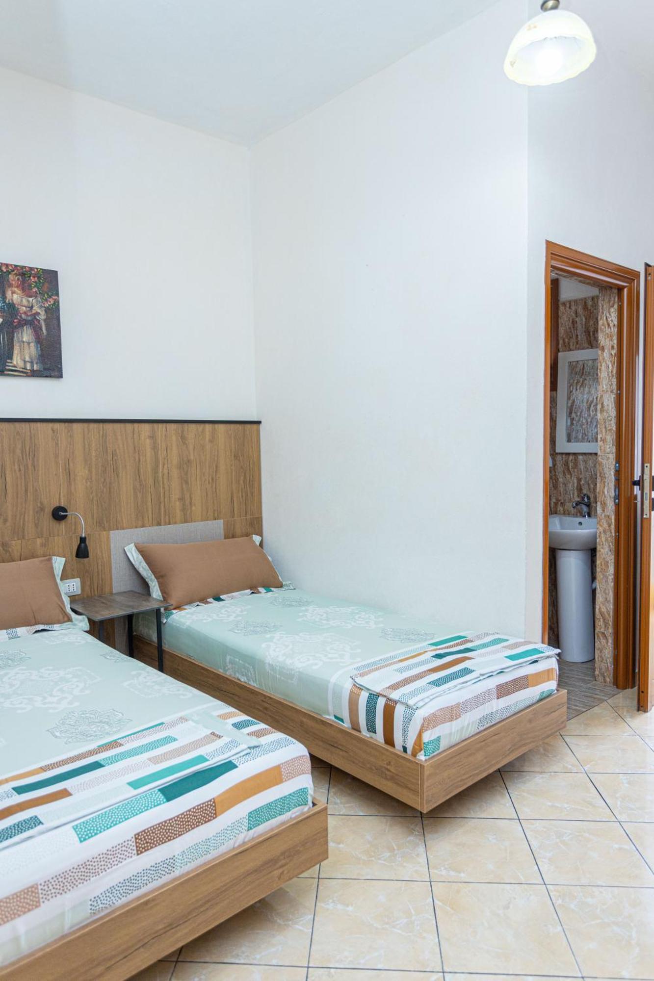 Hotel Olti Vlorë Esterno foto
