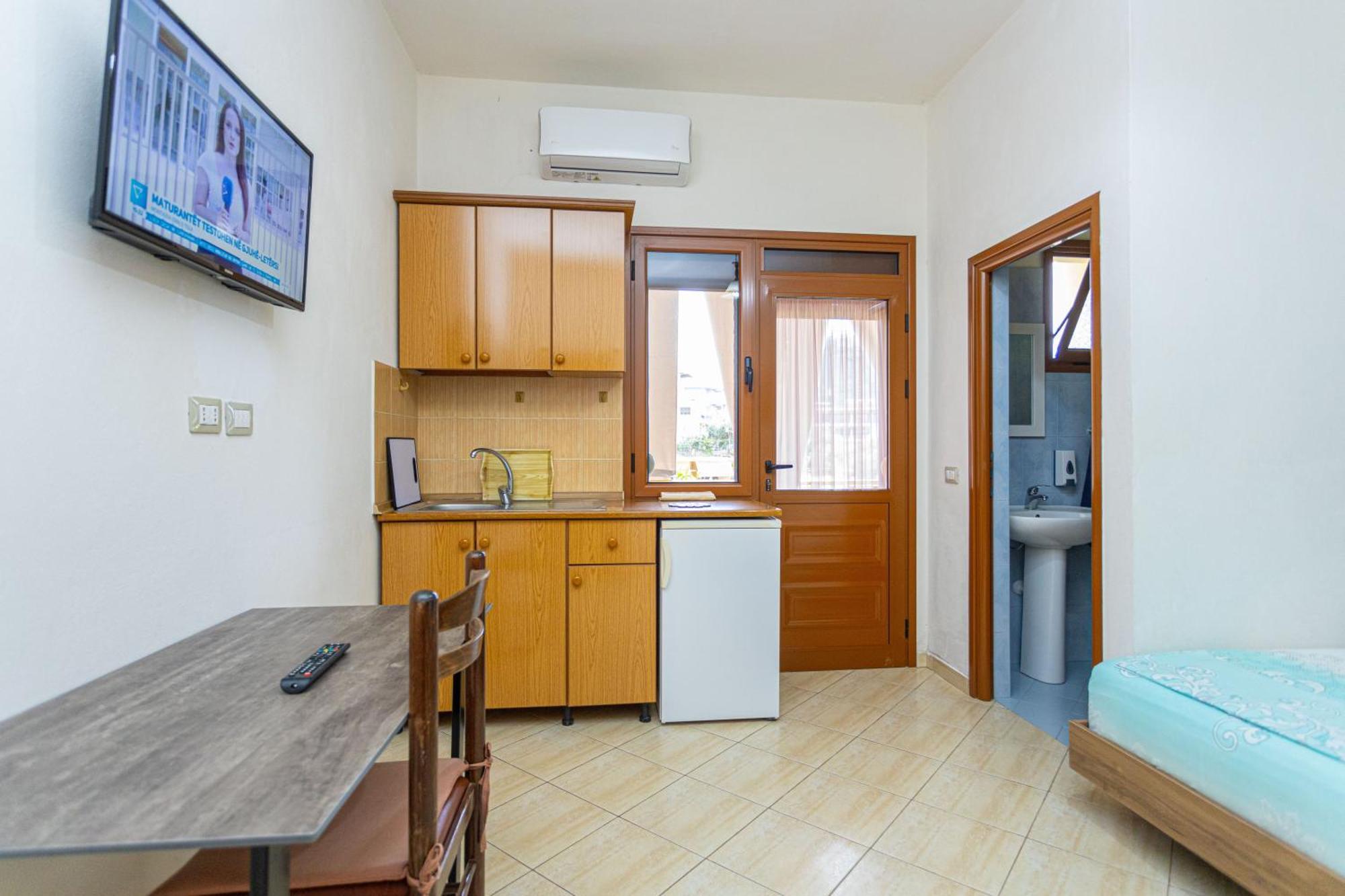 Hotel Olti Vlorë Esterno foto
