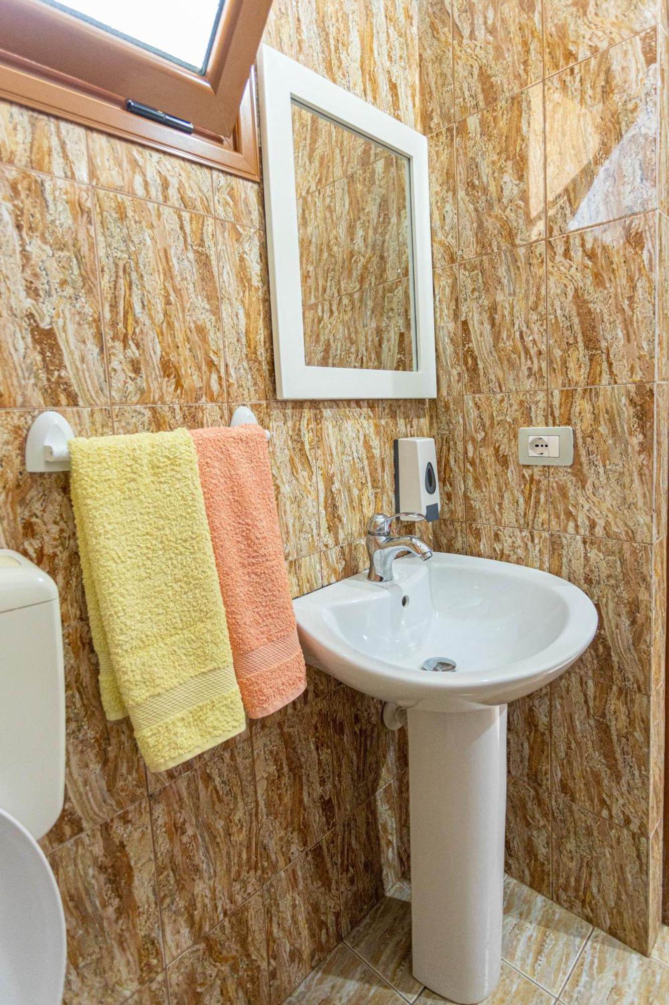 Hotel Olti Vlorë Esterno foto