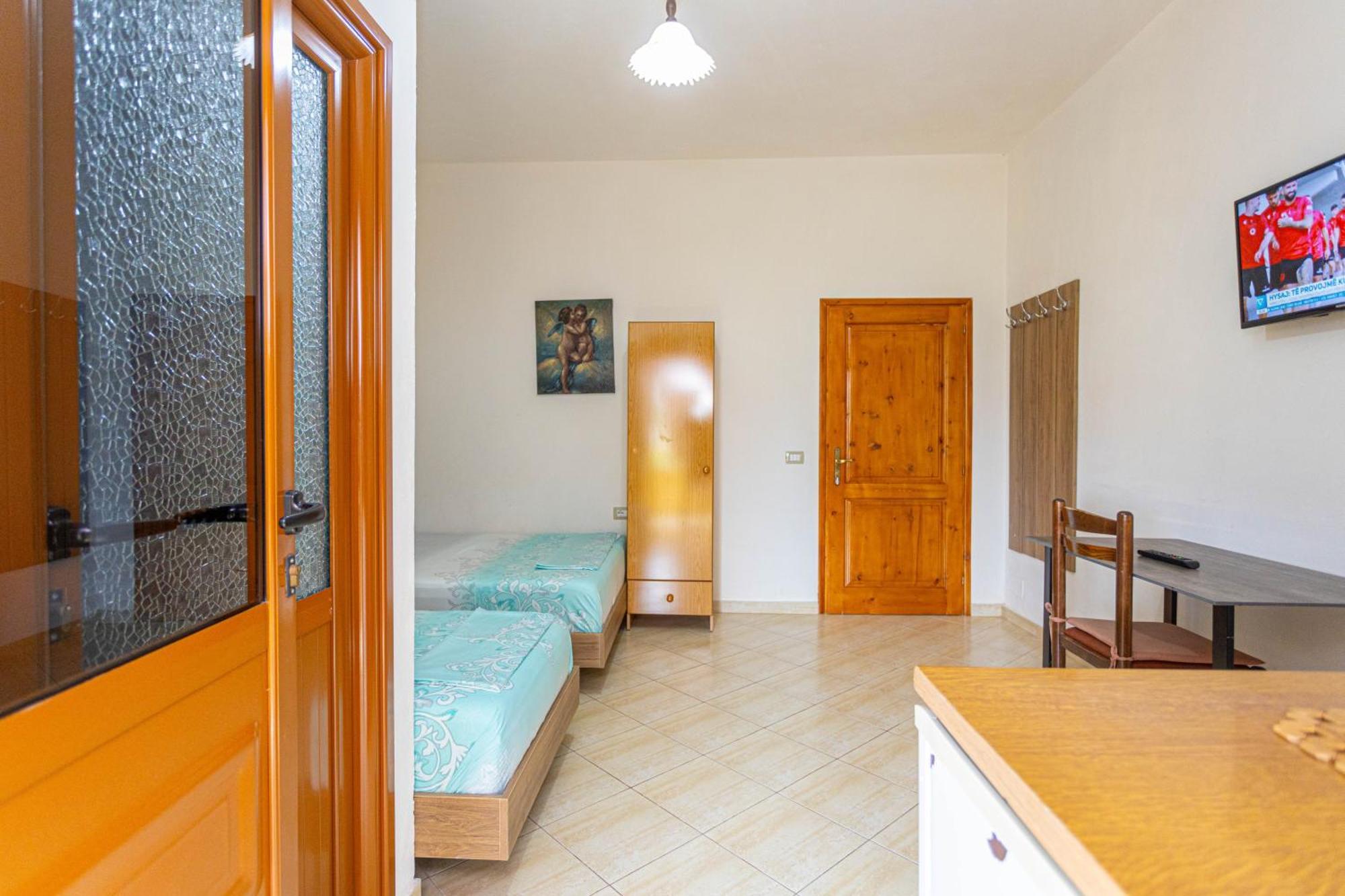 Hotel Olti Vlorë Esterno foto